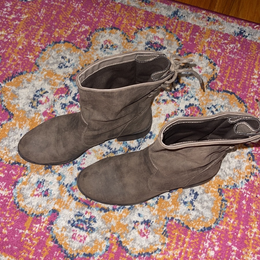 Boots - Picture 4 of 4